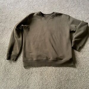 Lululemon women’s olive/hunter Green crewneck